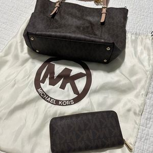 Michael Kors logo tote purse with matching wallet